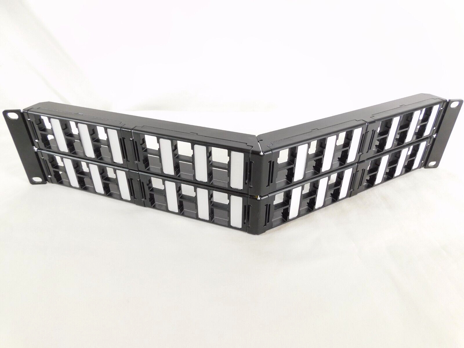 CPPA-UDDM-M-2U-48 760207308 Angled CommScope Patch Panel + Cable Management Bars