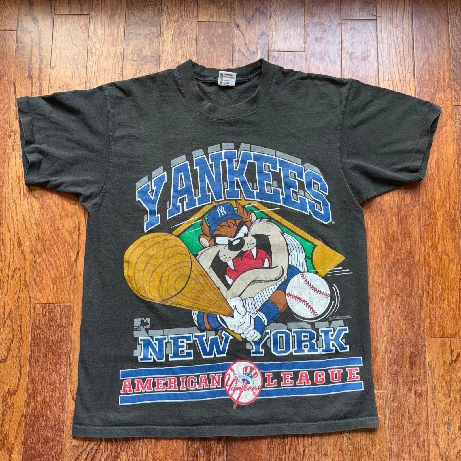 Vintage 1993 New York Yankees Taz Looney Tunes MLB Black Unisex T-Shirt  KH17546
