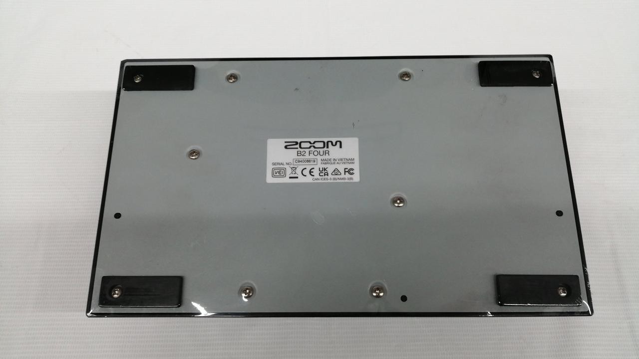 ZOOM B2 FOUR Multi Effects Processor for Bass