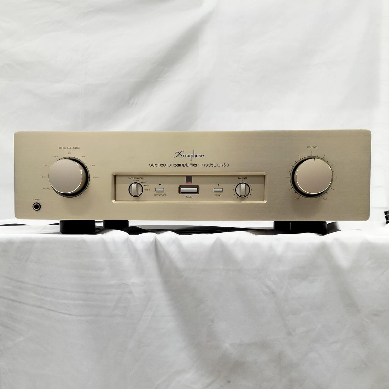 Accuphase C-250 Stereo Control Preamplifier XLR Balanced w/ Remote RC-10 Tested