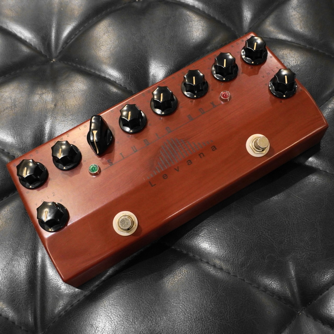Levana Audio STUDIO BOX Used Distortion
