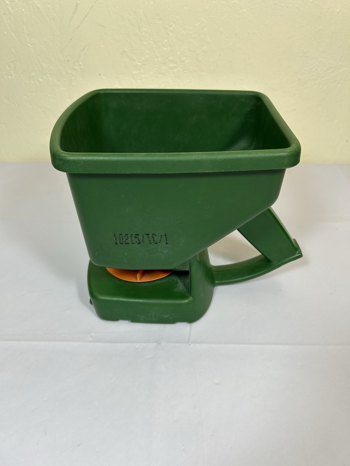 Scotts Easy Turf Builder Handheld Fertilizer Grass Seed Spreader Scott’s