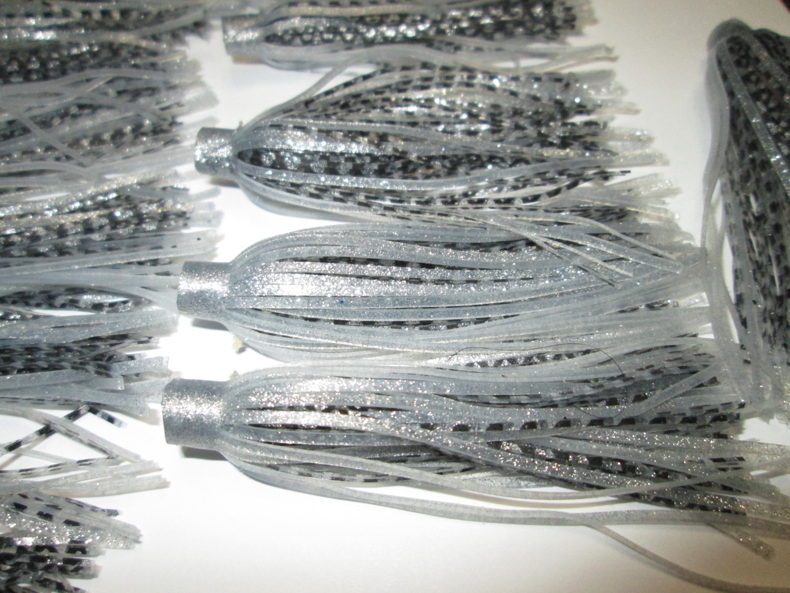 25 - QUICK CHANGE SILICONE RUBBER SKIRTS - 3" LONG - SILVER AND BLACK,,