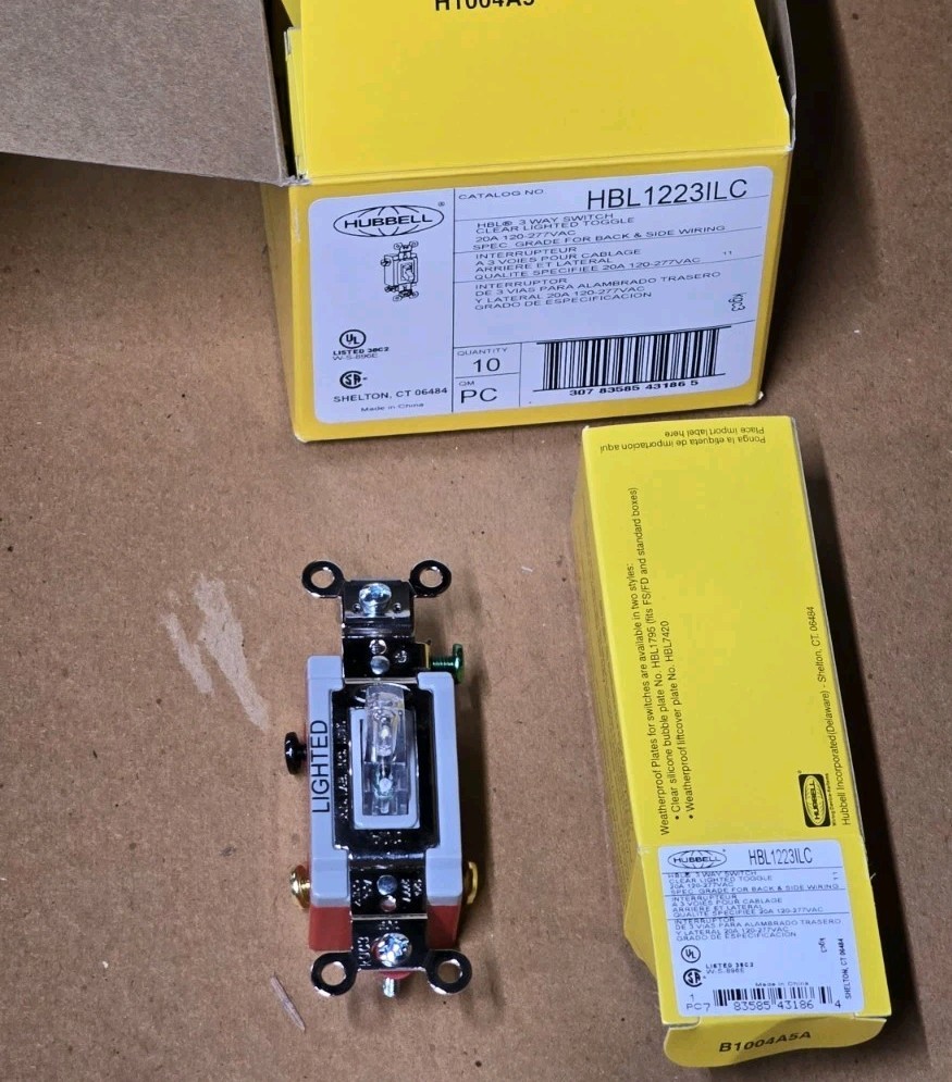 Hubbell HBL1223ILC Illuminated Toggle Switch FNFP