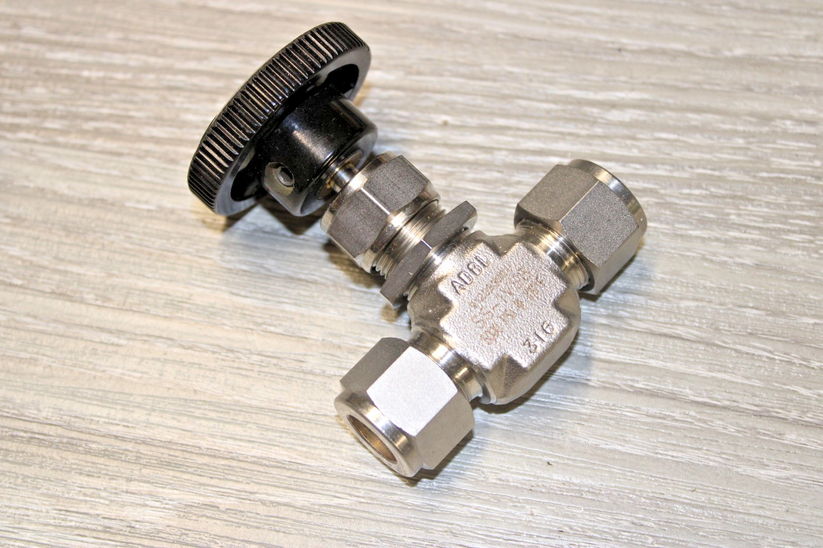 Swagelok SS-1VS8, 1/2" tube needle valve