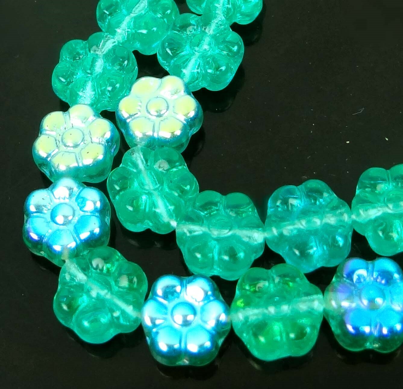 25 Czech Glass Daisy Flower Beads - Cool Mint Green AB Moonstone 8mm