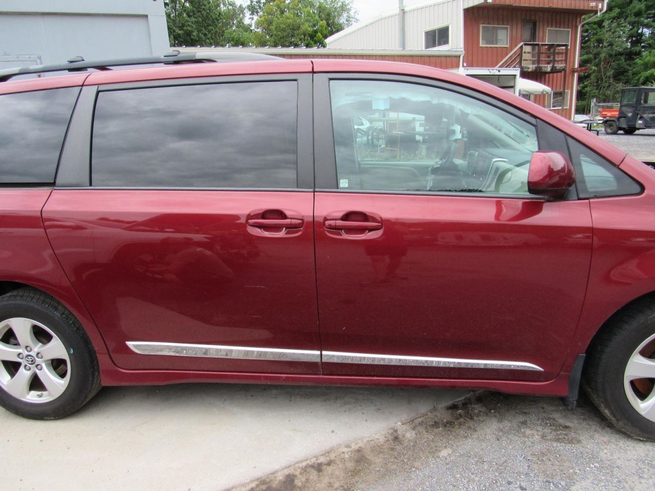 SIENNA 2018 Glove Box 1064388