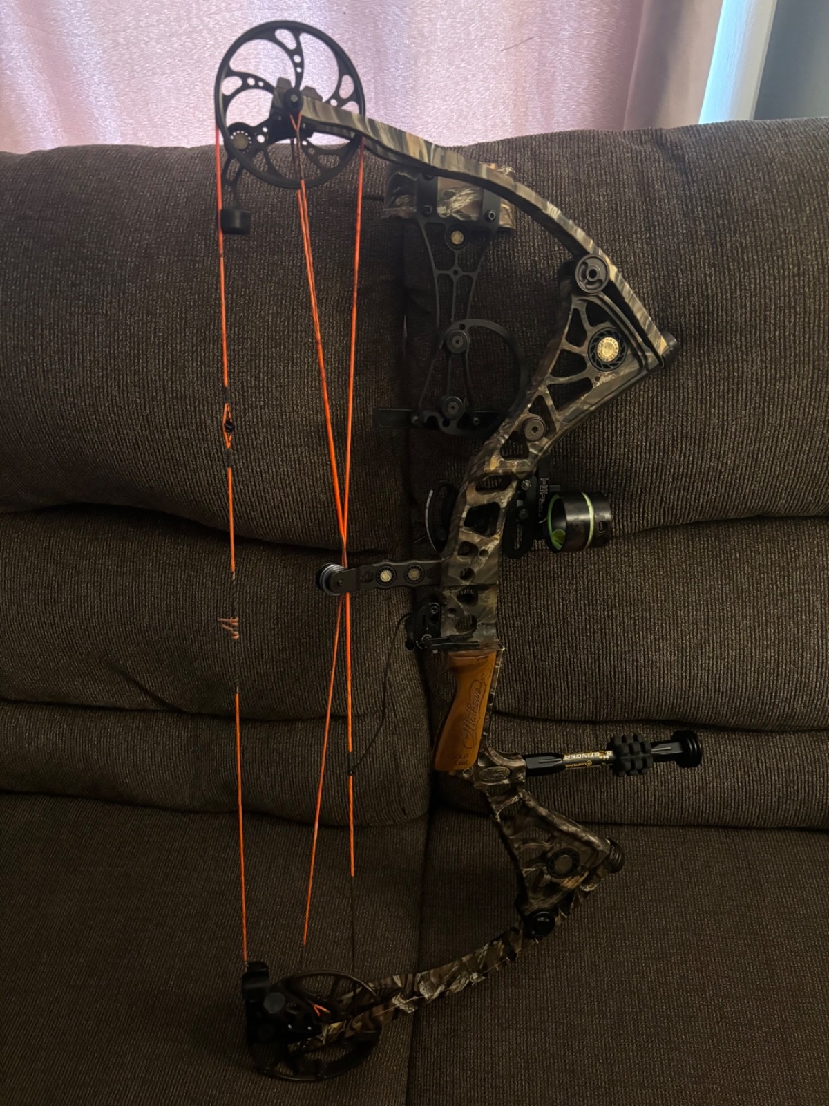 mathews dxt compound bow LH 28” 70lb draw