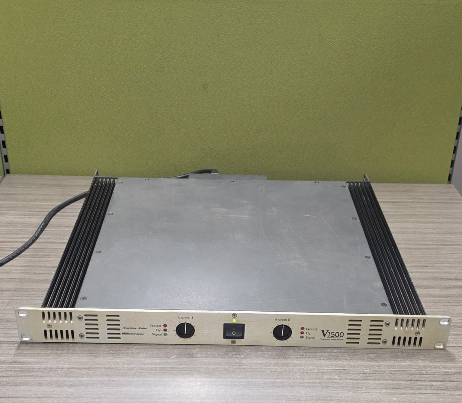 American Audio V1500 Power Amplifier Rack Mount - Turns On - Untested Further