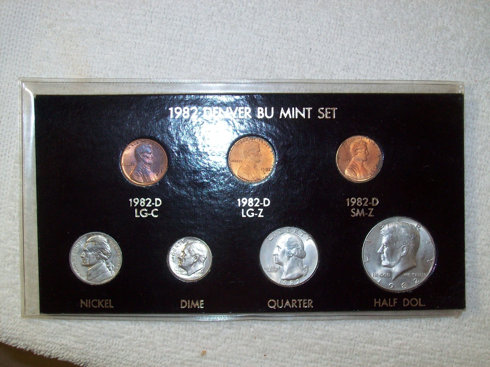 1982 D  MINT SET 7 COIN