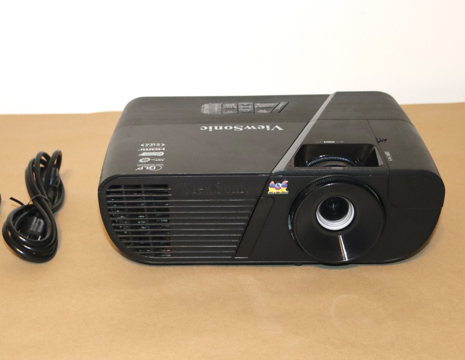 ViewSonic PJD7526W 4000 Lumens WXGA HDMI DLP  Projector.2212-2398 of Hours  used