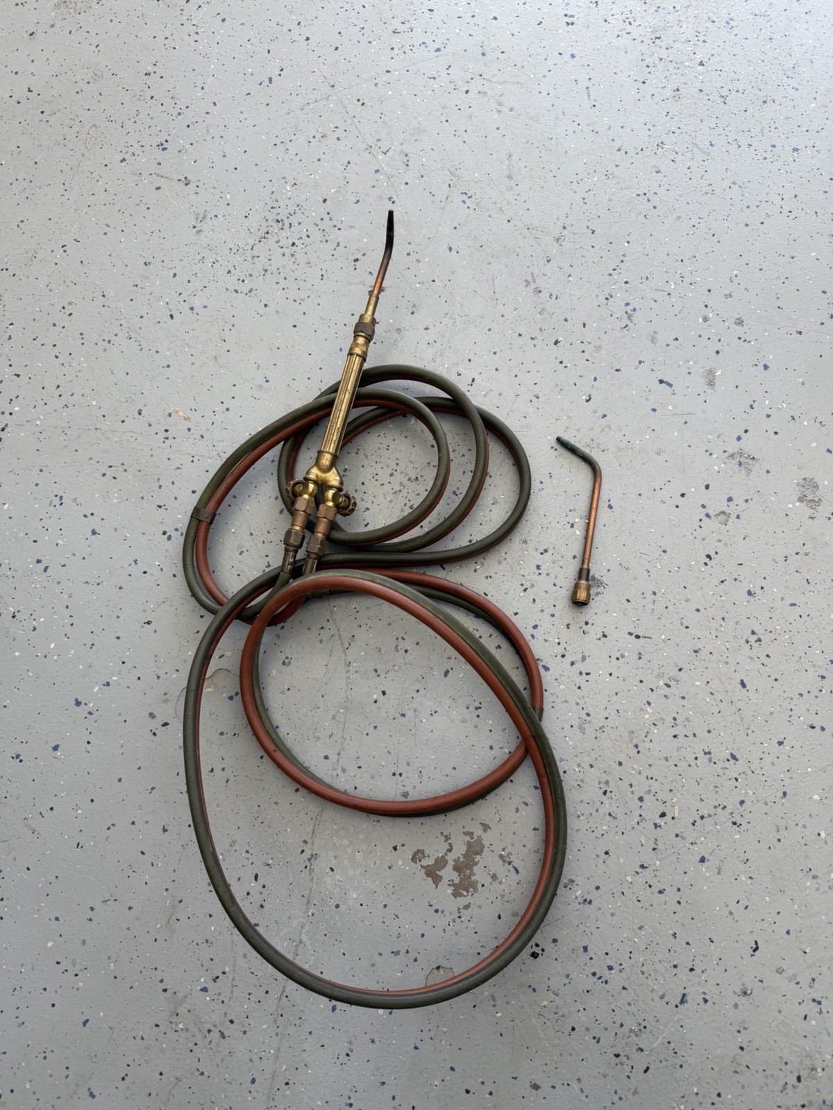 Acetylene Cutting Torch - With Tips and hoses