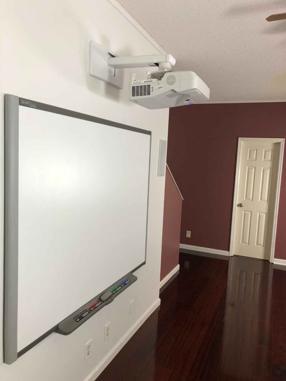 SMART Board SB680 77" Interactive Whiteboard for classroom