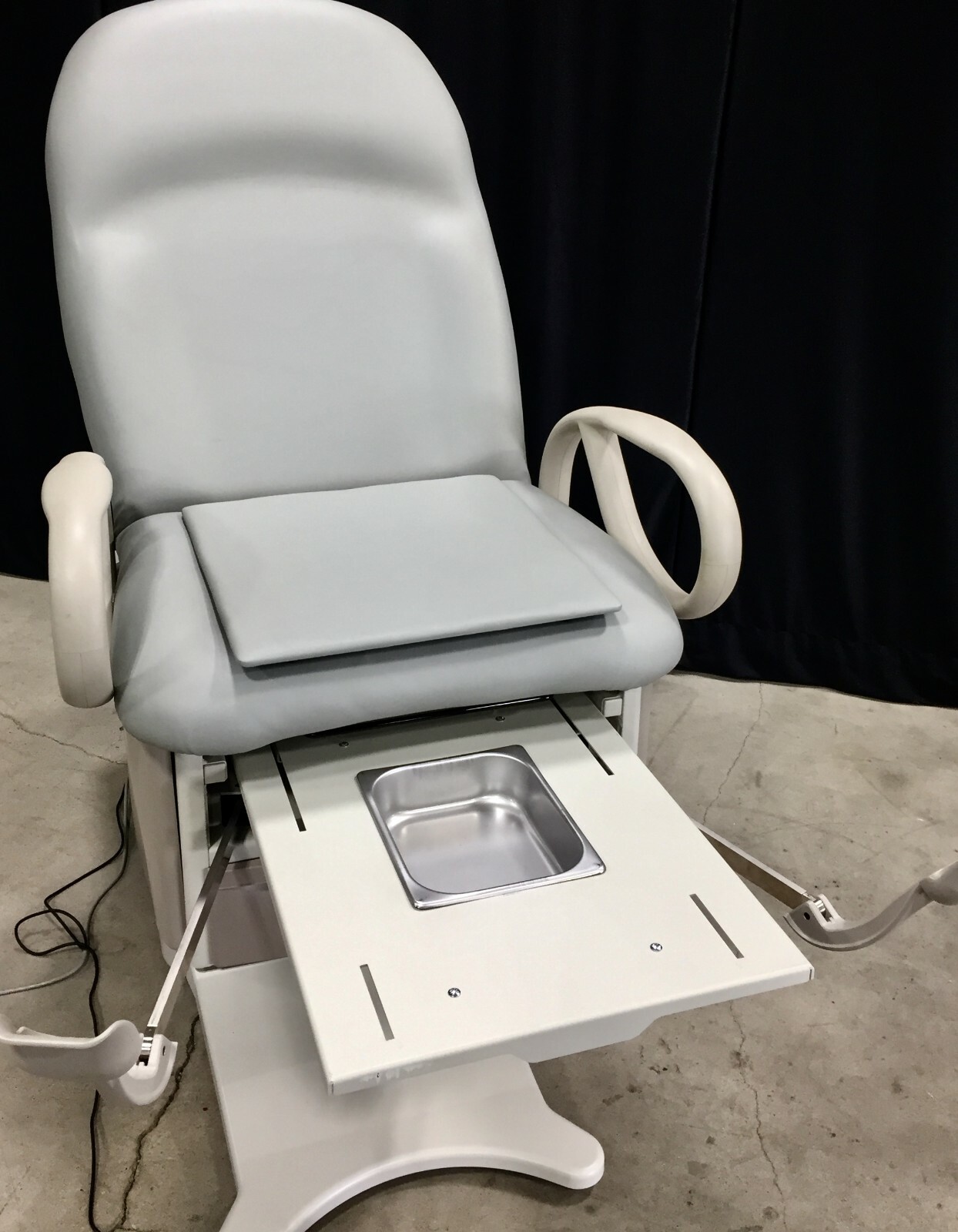 Brewer High-Low Exam Table 6801, 700lb capacity.