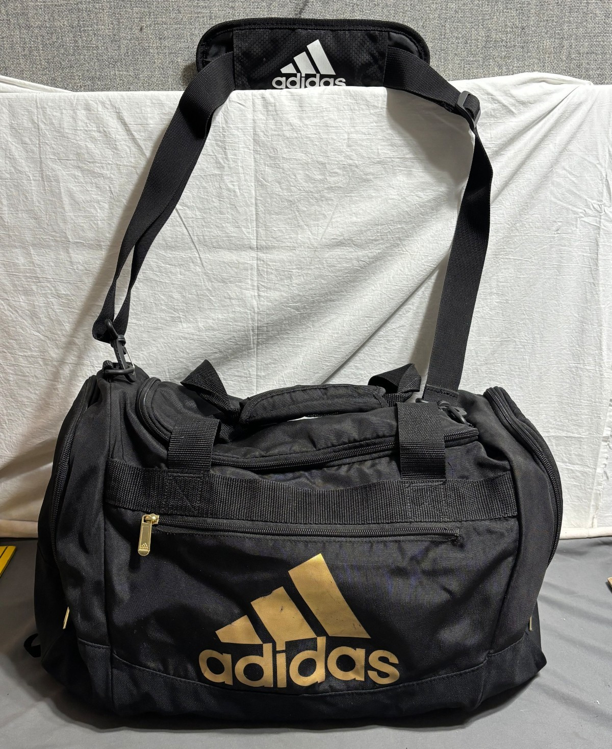 Gold logo ADIDAS black polyester GYM DUFFEL BAG 19 x 10 x 9 SHOULDER Crossbody