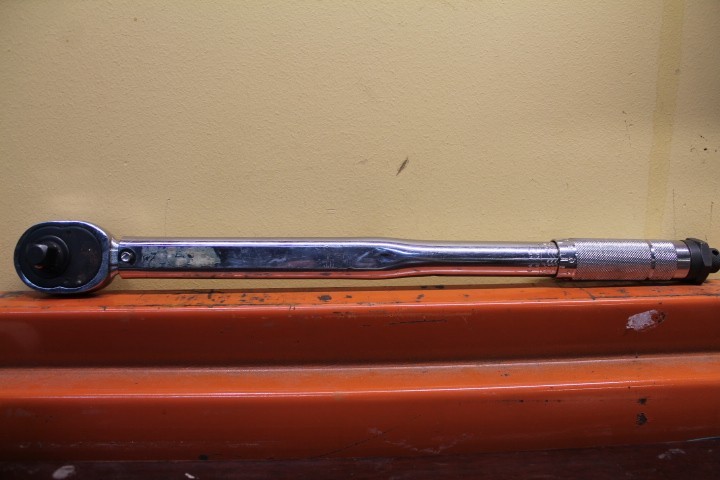 1/2 Inch Click Type Ratcheting Torque Wrench-Reversible Used