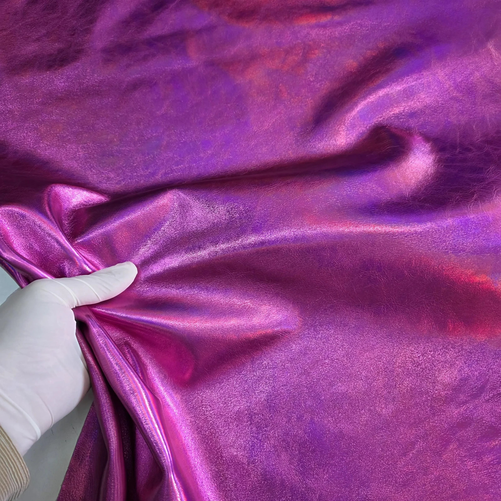 Iridescent metallic soft Cow Leather: Rainbow effect
