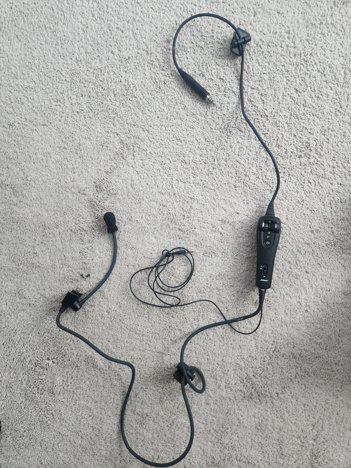 Bose A20 controller single plug with microphone and auxiliary cable. 2 mounting