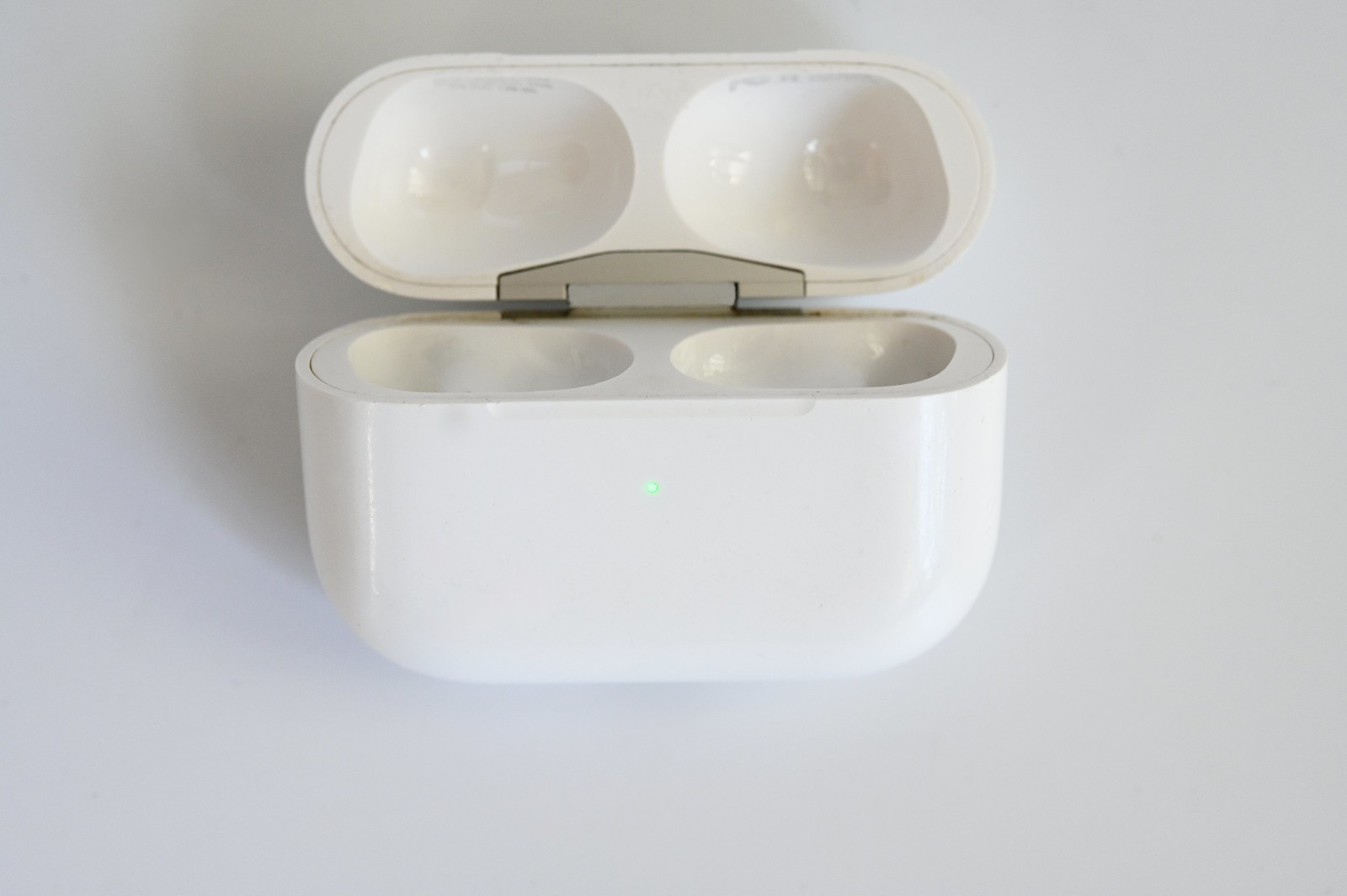 OEM Apple Airpods Pro Magsafe Replacement Charging Case A2190 Case Only EMC 3326