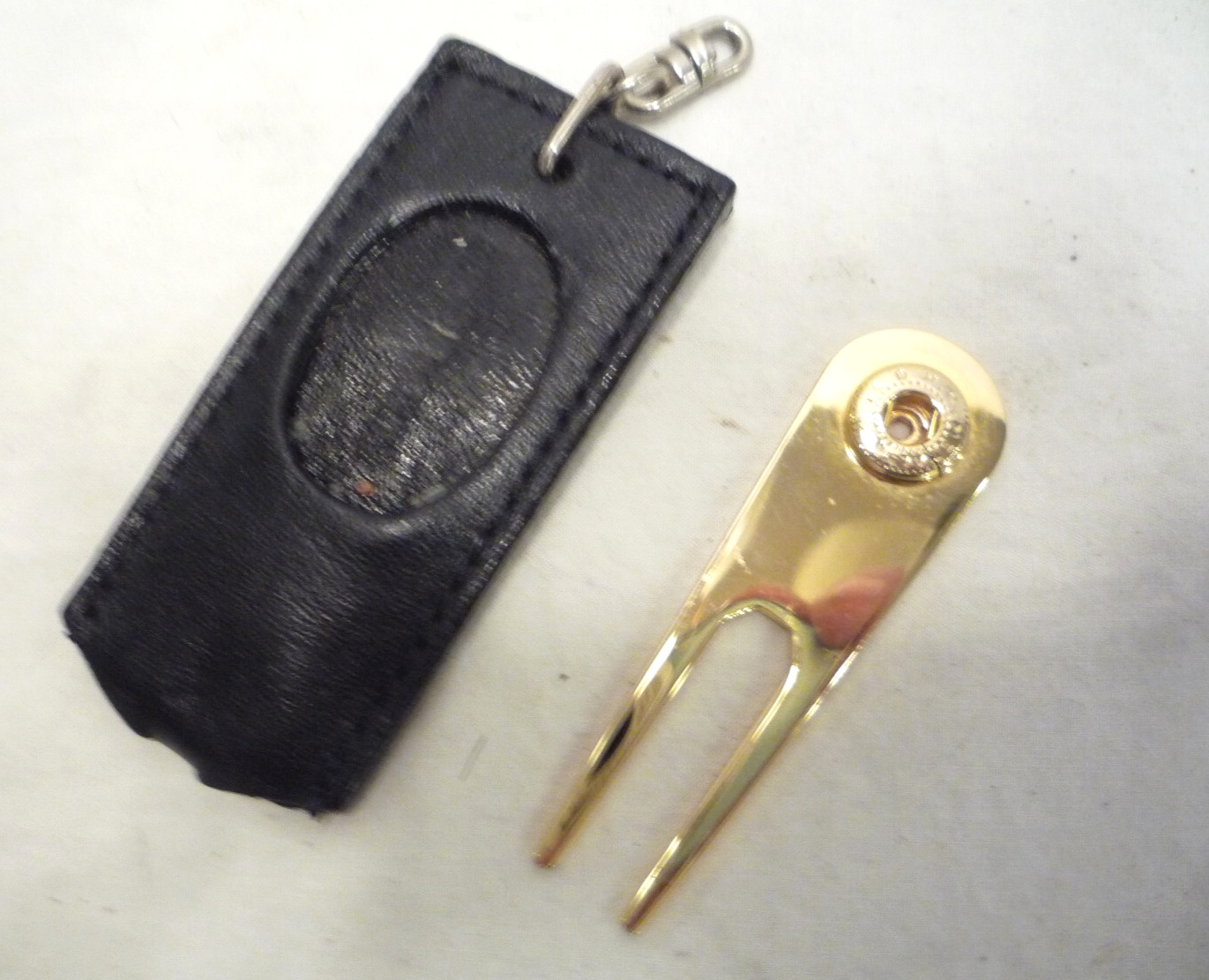 Golf Ball Mark Repair Tool Gold Finish in Real Leather Holder w/ Keychain Link