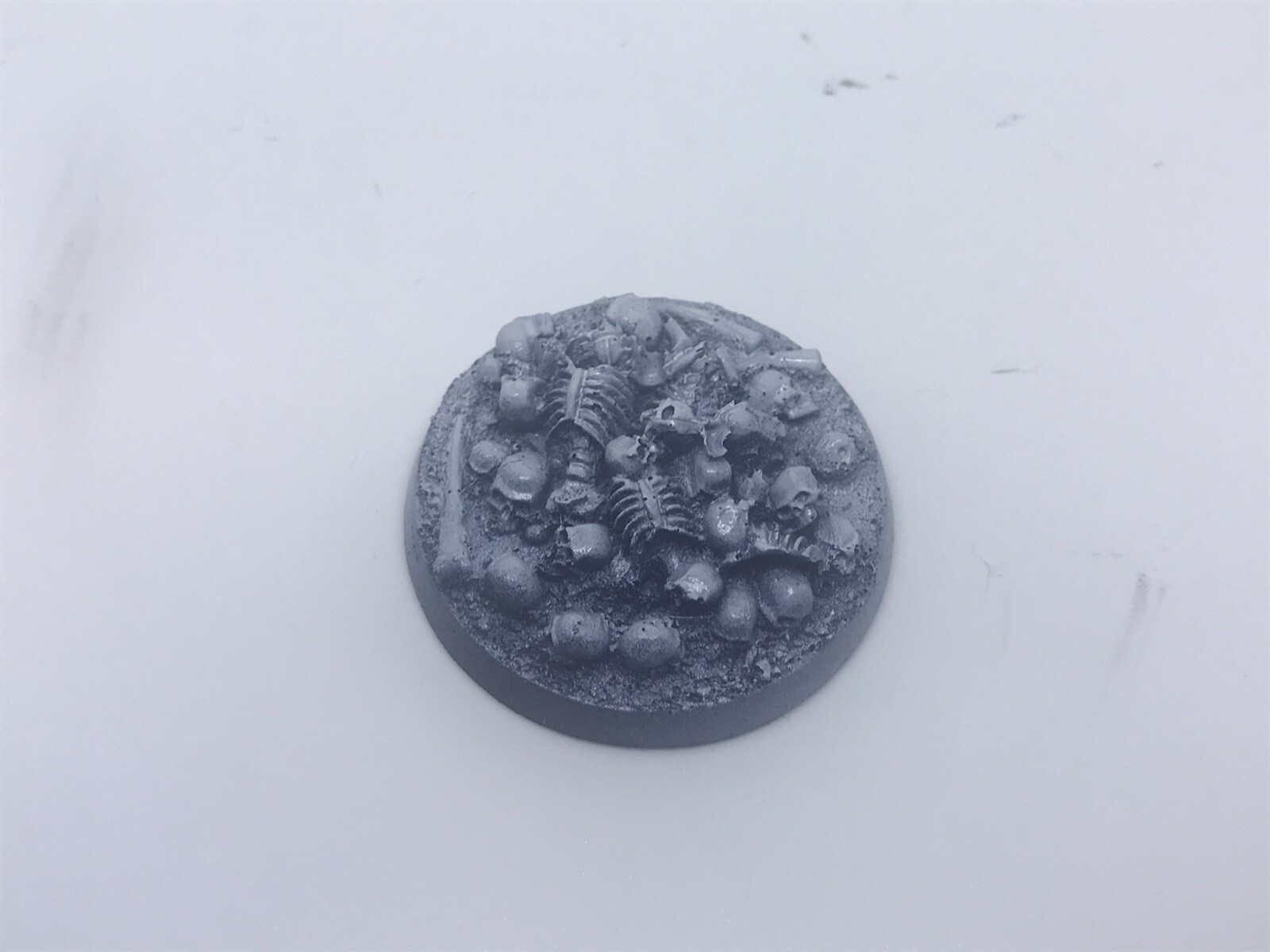 Warhammer Age of Sigmar 40K Custom Bone Field Skulls 40mm round resin base-One