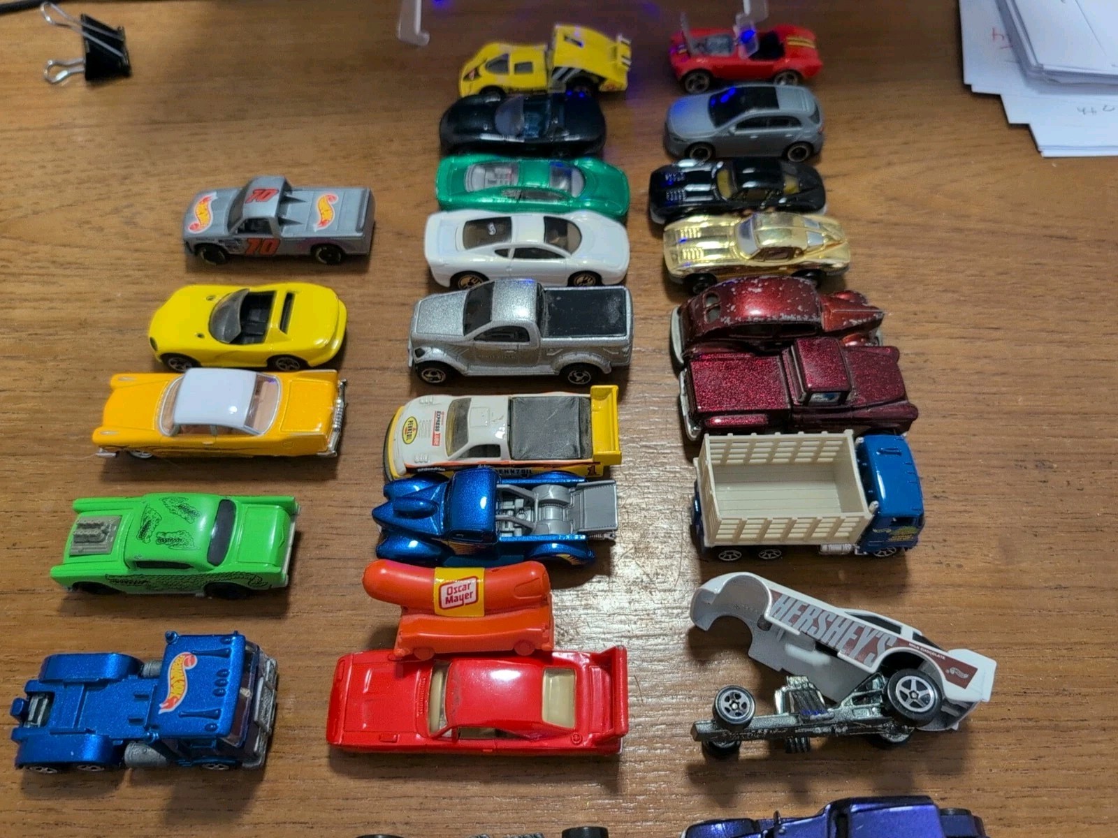 Hot Wheels MOTOR CARRYING CASE W/24 LOOSE CARS ** SEE PICTURES** BUY IT NOW!