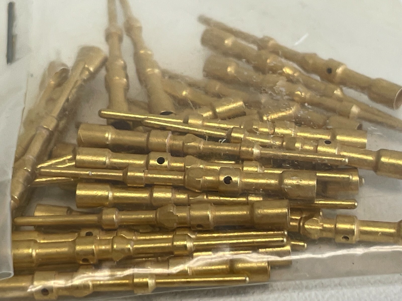 Shelf3: Amphenol PT06CP-18-32P Connector w/ Pins