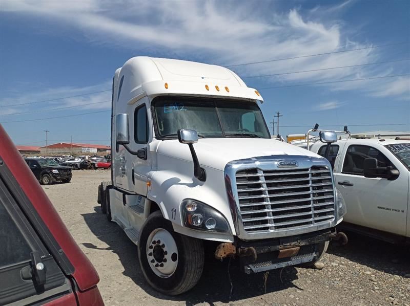 2012 Cascadia Left Lower Side Skirt, 22-68135-004 (9920802