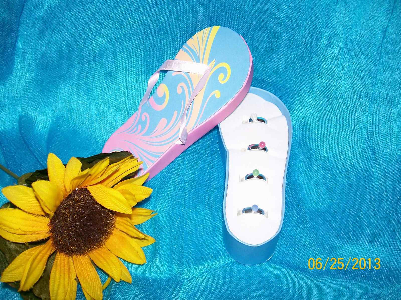 Cats Eye Toe Rings in a "Flip Flop" Gift Box-Set of 4 - Blue, Green, Pink, White