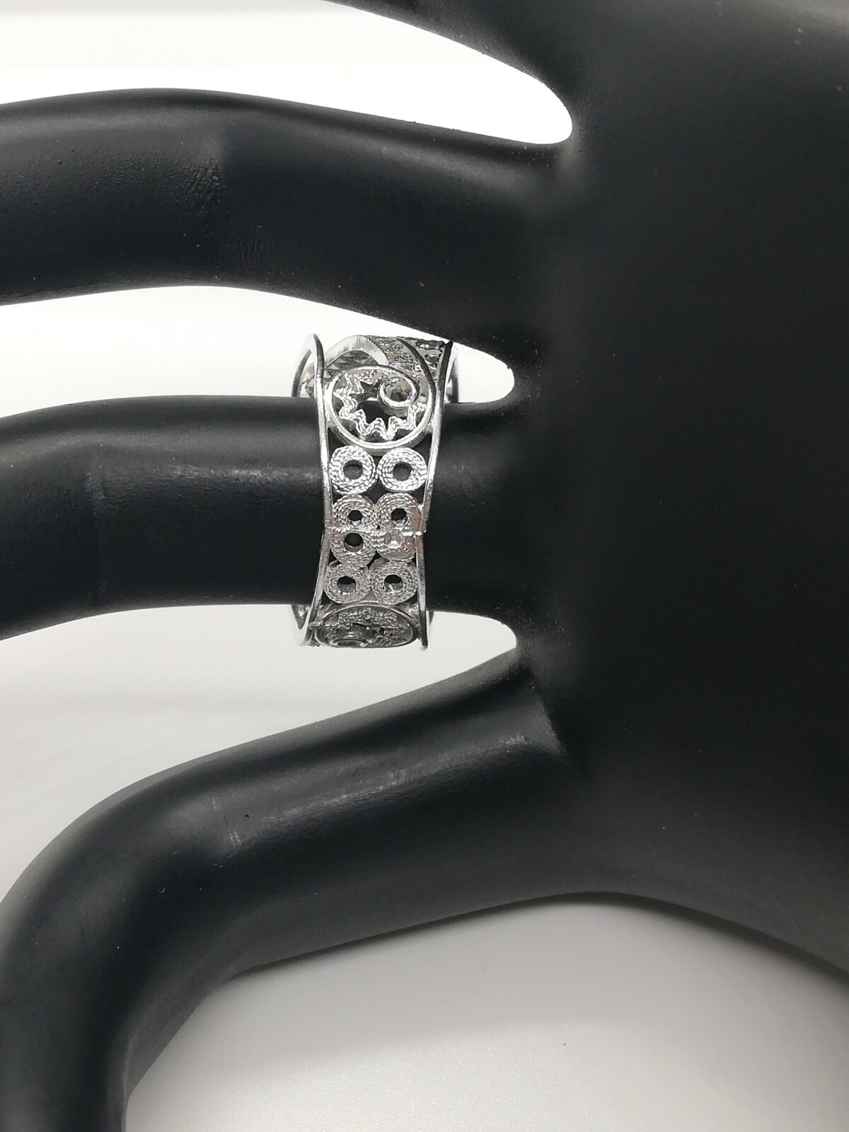 . 970 Solid Silver Women's Ring Size 8 Filigree New.