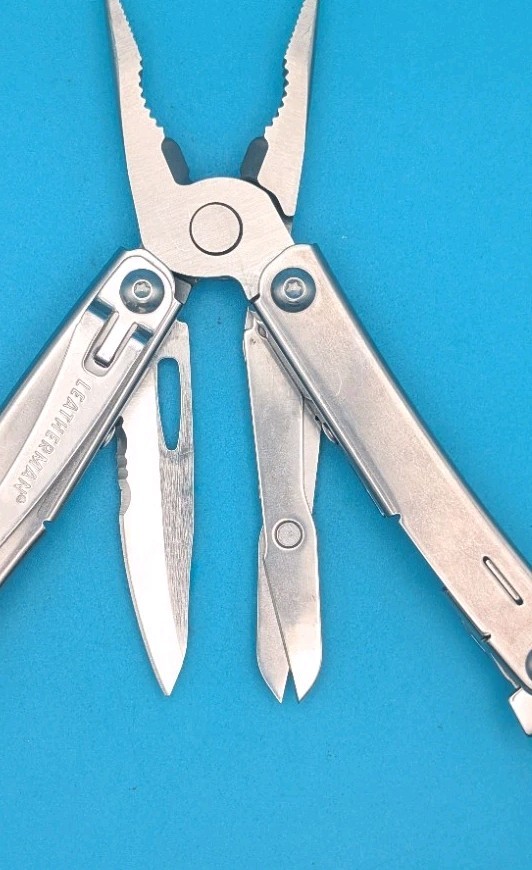 LEATHERMAN WINGMAN MULTI-TOOL! FAST SHIPPING!