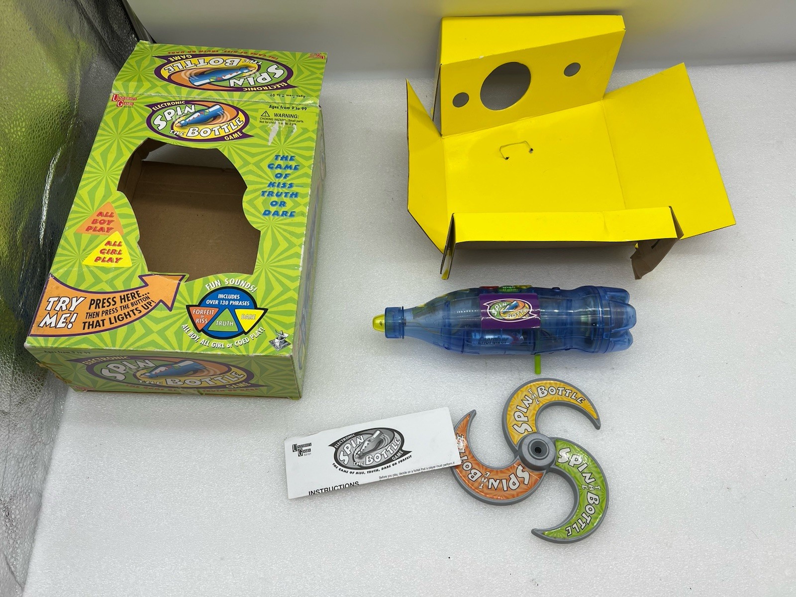 RARE ELECTRONIC SPIN THE BOTTLE PARTY GAME INTERACTIVE TALKING LIGHTS SOUND 2003